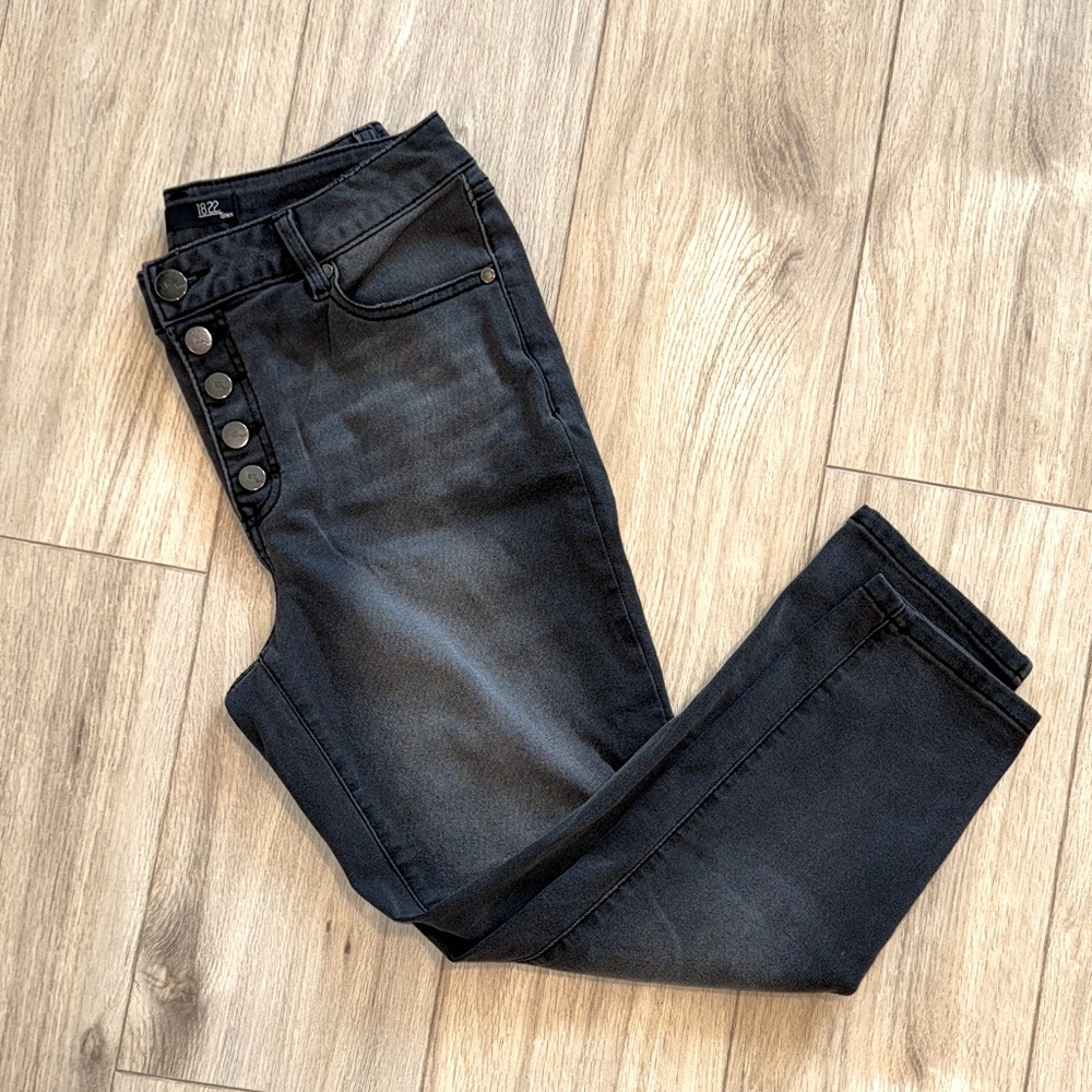 1822 DENIM Gray High Waisted Button Decor Long Denim Skinny Jeans